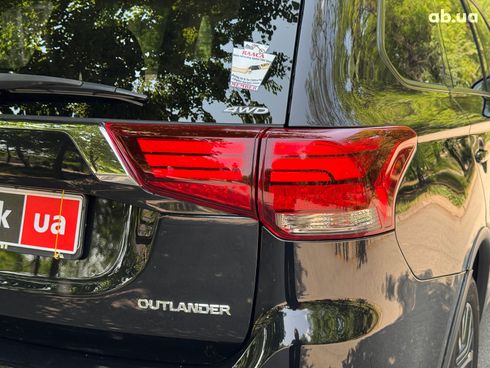 Mitsubishi Outlander 2018 черный - фото 10