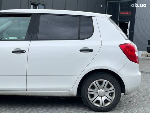 Skoda Fabia 2014 белый - фото 4