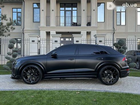 Audi RS Q8 2021 - фото 11