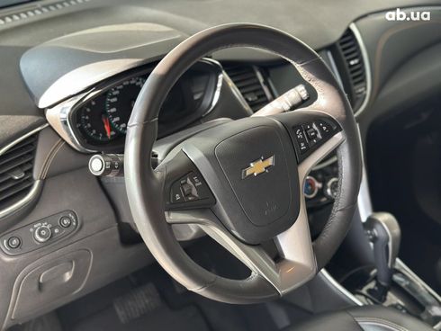 Chevrolet Trax 2017 белый - фото 19