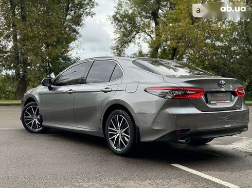 Toyota Camry 2021 - фото 8