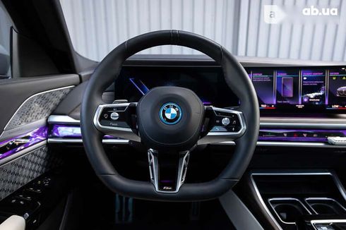 BMW i7 2022 - фото 24