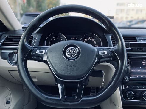 Volkswagen Passat 2017 белый - фото 14