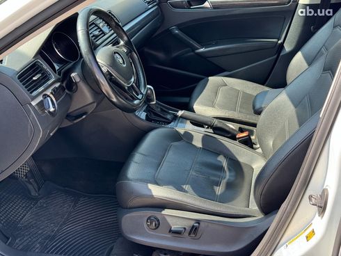 Volkswagen Passat 2016 белый - фото 27