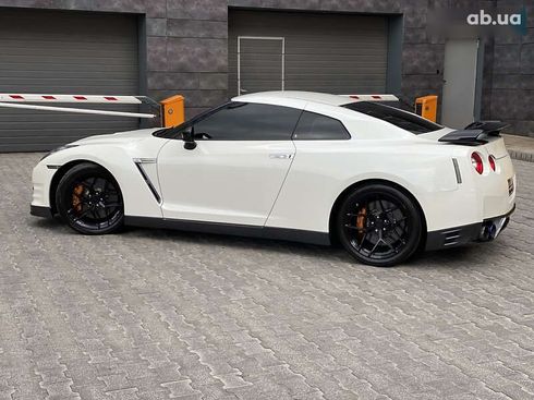 Nissan GT-R 2013 - фото 20