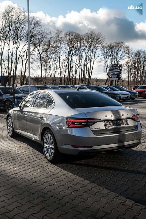 Skoda Superb 2020 - фото 9