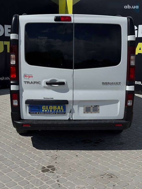 Renault Trafic 2015 - фото 22