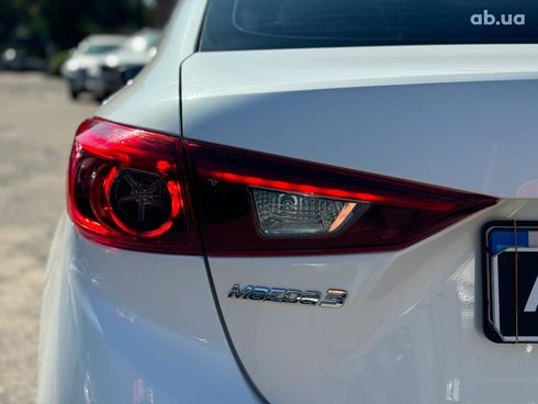 Mazda 3 2014 белый - фото 9