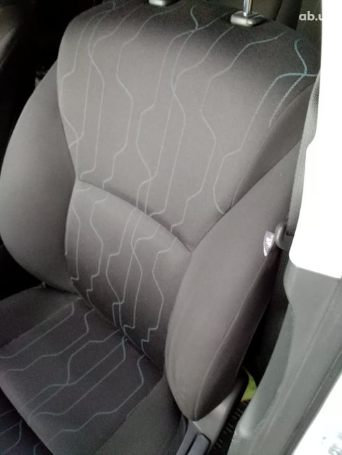 Toyota Auris 2012 белый - фото 15