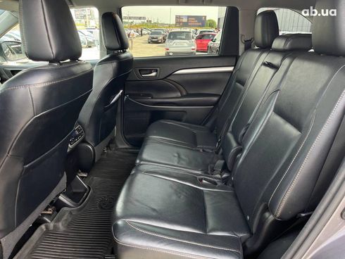 Toyota Highlander 2016 серый - фото 27