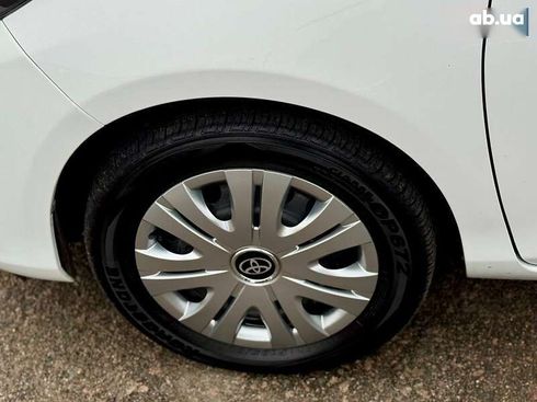 Toyota Yaris 2017 - фото 11