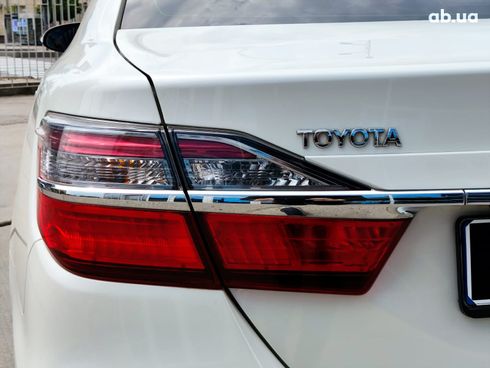 Toyota Camry 2015 белый - фото 7