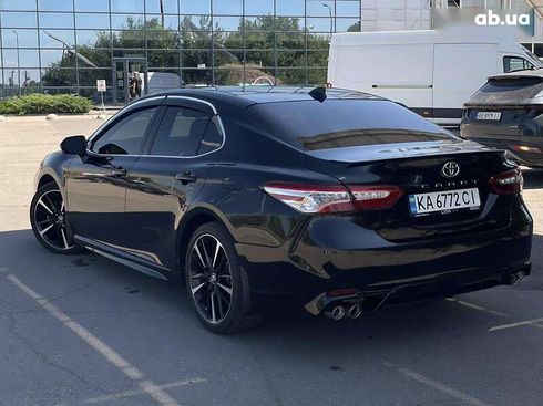 Toyota Camry 2019 - фото 6