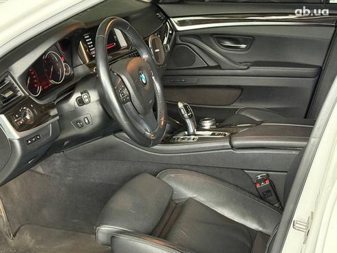 BMW 5 серия 2016 белый - фото 21
