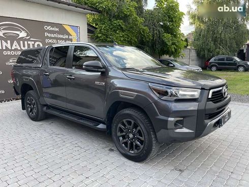 Toyota Hilux 2022 - фото 11