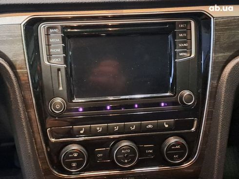 Volkswagen Passat 2016 серый - фото 7