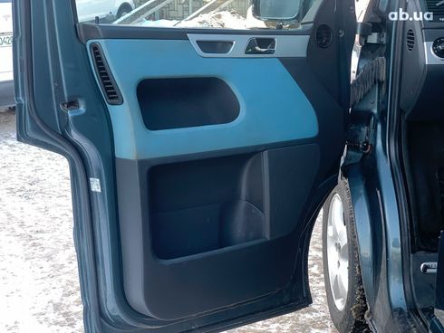 Volkswagen Multivan 2007 серый - фото 17