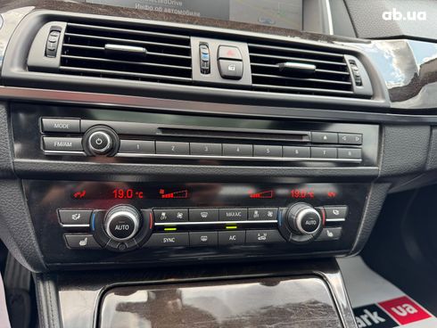 BMW 5 серия 2015 серый - фото 31