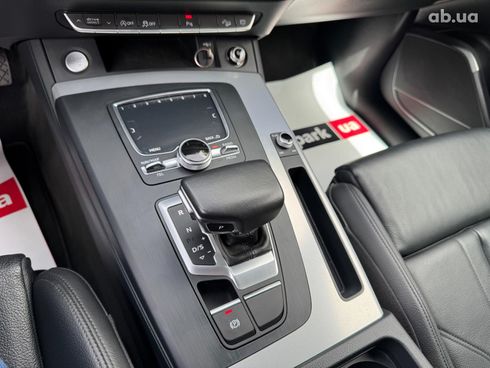 Audi Q5 2020 серый - фото 30