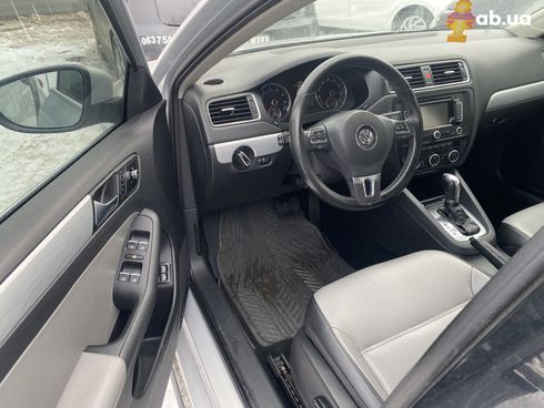 Volkswagen Jetta 2014 серебристый - фото 5