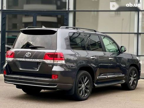 Toyota Land Cruiser 2019 - фото 2