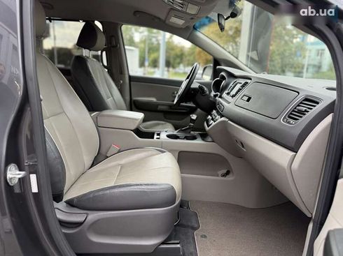 Kia Sedona 2017 - фото 13