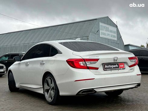 Honda Accord 2018 белый - фото 24