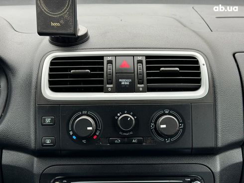 Skoda Fabia 2009 синий - фото 28