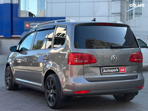 Volkswagen Touran 2010 серый - фото 7
