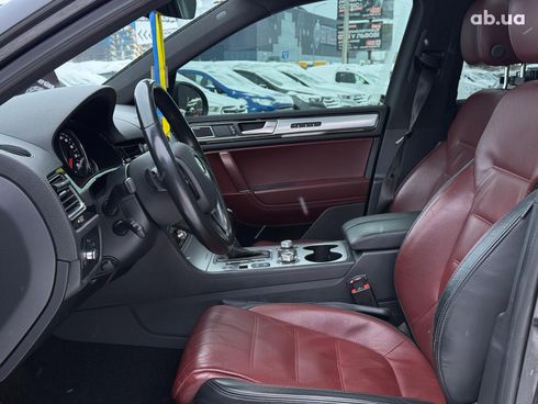 Volkswagen Touareg 2017 черный - фото 20