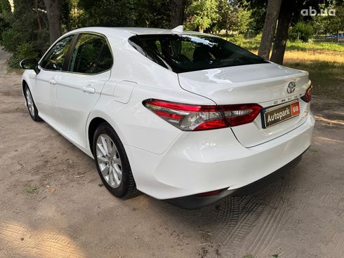 Toyota Camry 2020 белый - фото 8
