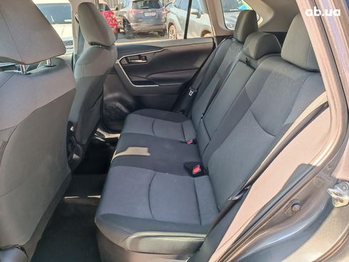 Toyota RAV4 2020 серый - фото 14
