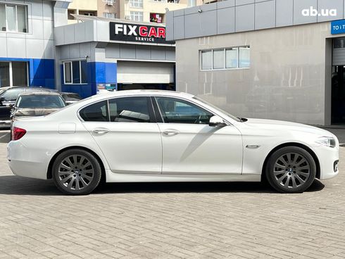 BMW 5 серия 2015 белый - фото 4