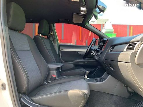 Mitsubishi Outlander 2012 - фото 12