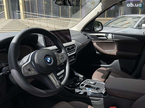 BMW iX3 2025 - фото 24