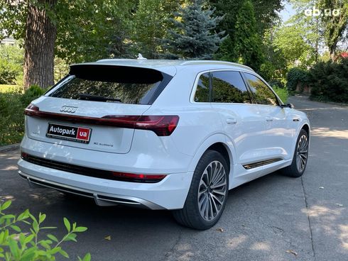 Audi E-Tron 2020 белый - фото 8