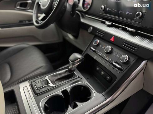 Kia Carnival 2023 - фото 21