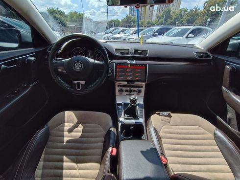 Volkswagen Passat 2012 серый - фото 26