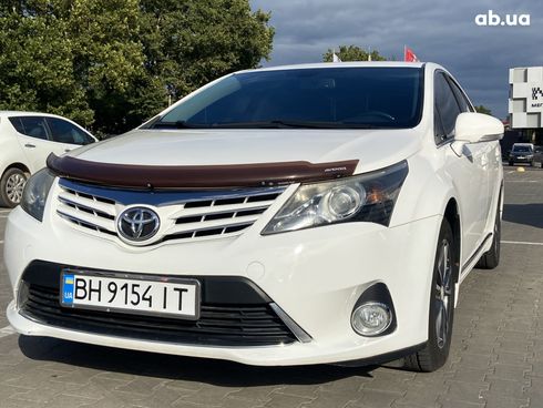 Toyota Avensis 2013 белый - фото 19