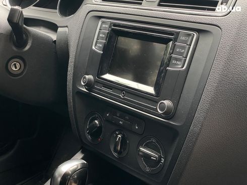 Volkswagen Jetta 2016 белый - фото 24