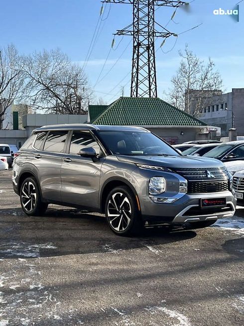 Mitsubishi Outlander 2023 - фото 2