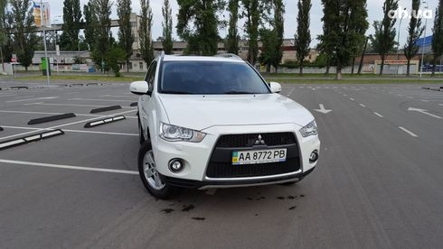 Mitsubishi Outlander XL 2010 белый - фото 2