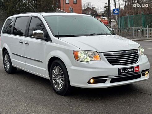 Chrysler town&country 2013 белый - фото 3