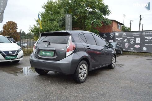 Toyota Prius C 2012 - фото 4