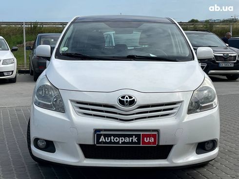 Toyota Verso 2012 белый - фото 2