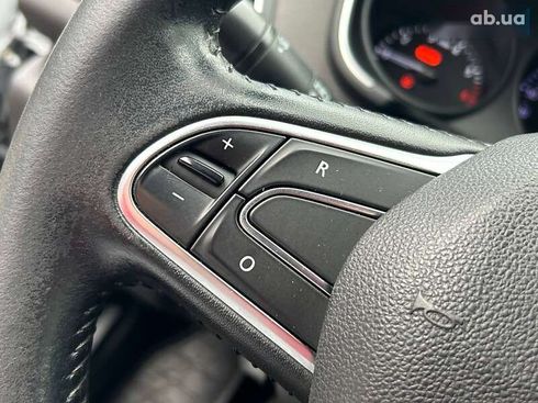 Renault Megane 2019 - фото 21
