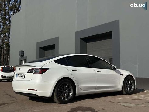 Tesla Model 3 2021 - фото 9