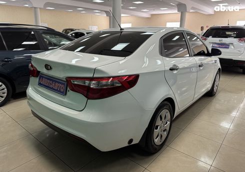 Kia Rio 2012 белый - фото 10