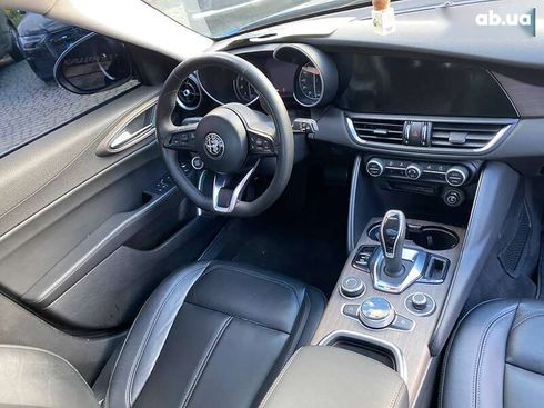 Alfa Romeo Giulia 2019 - фото 11