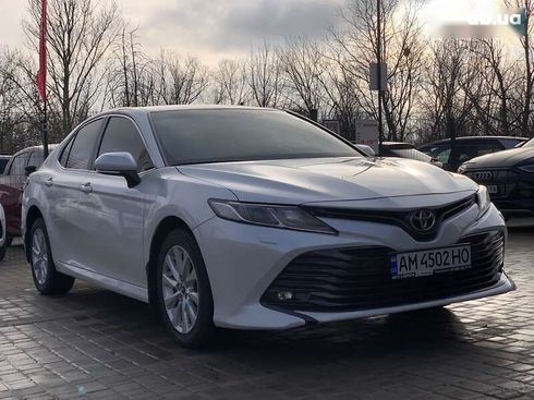 Toyota Camry 2019 - фото 9